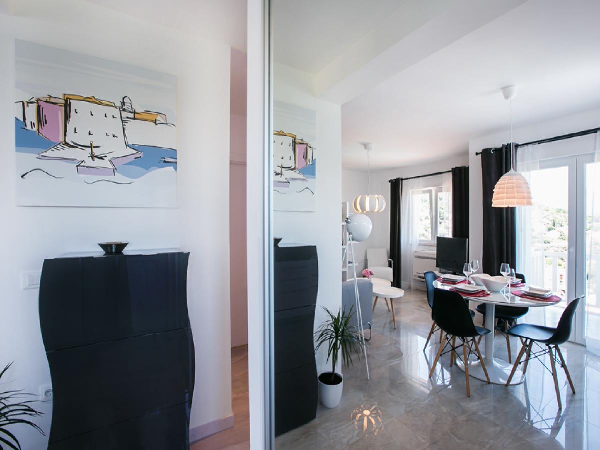 Carol Royal Apartment *
