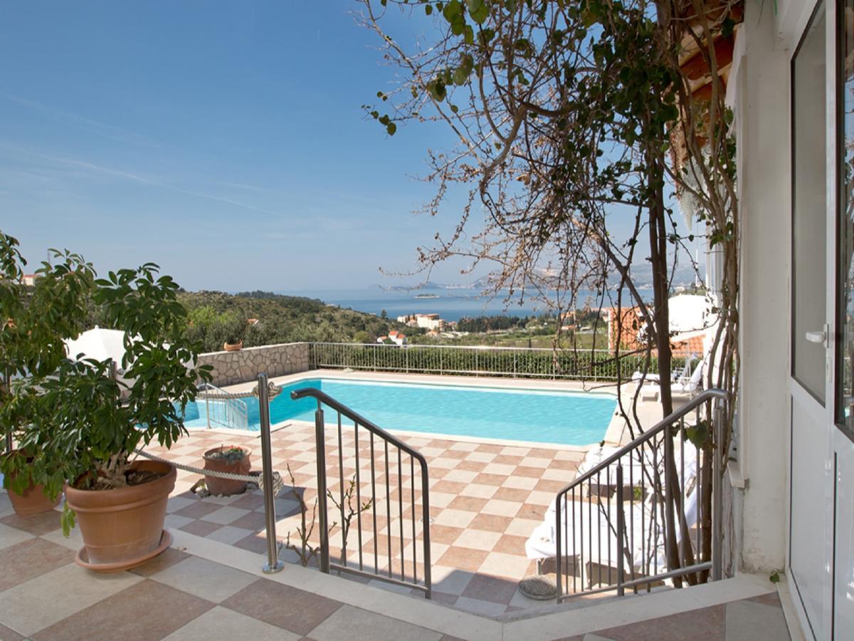 Carol Royal Apartment *