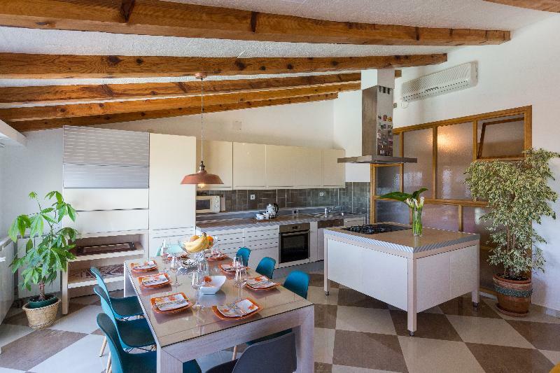 Carol Royal Apartment *