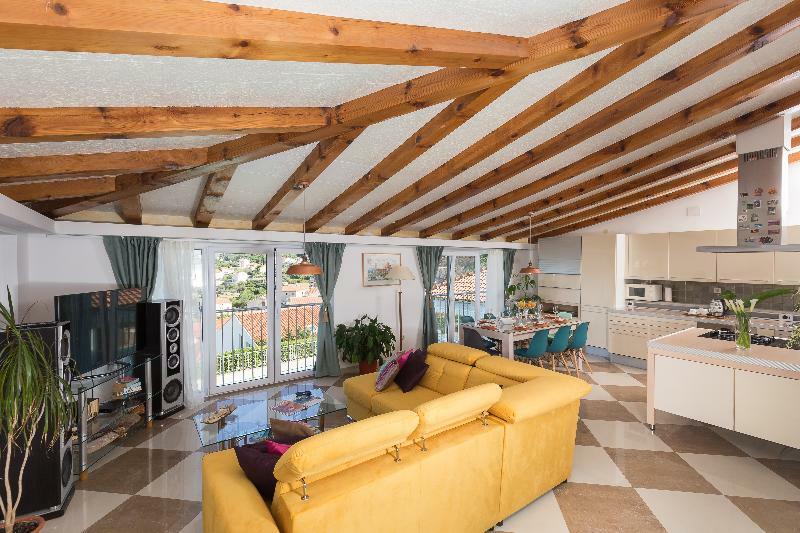 Carol Royal Cavtat